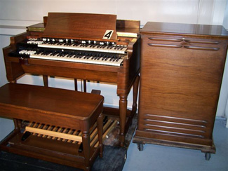Hammond B3 with  Leslie 122