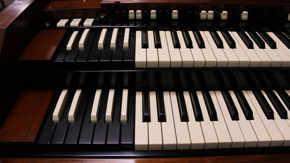 295 is a 1961 Hammond C-3 in a Mahogany  finish. Serial #84427