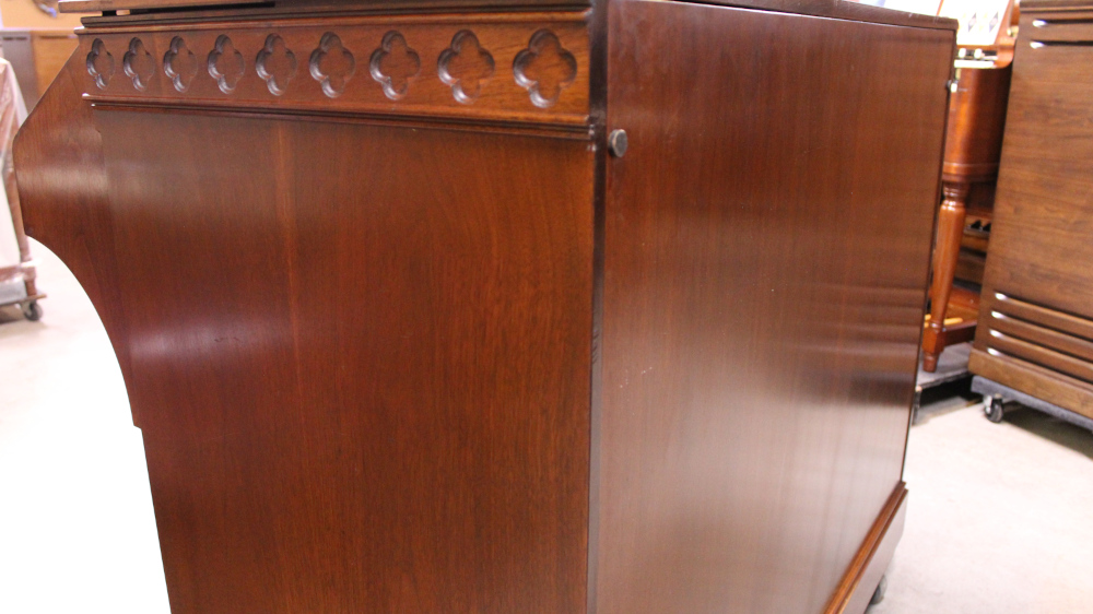 295 is a 1961 Hammond C-3 in a Mahogany  finish. Serial #84427