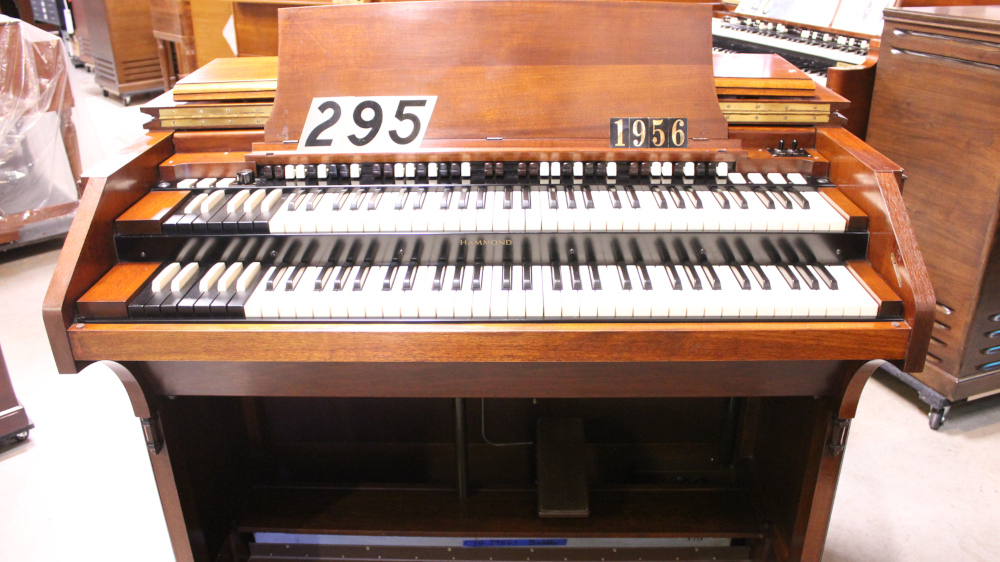 295 is a 1961 Hammond C-3 in a Mahogany  finish. Serial #84427