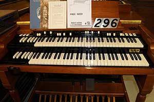 296 - Hammond B3 Organ