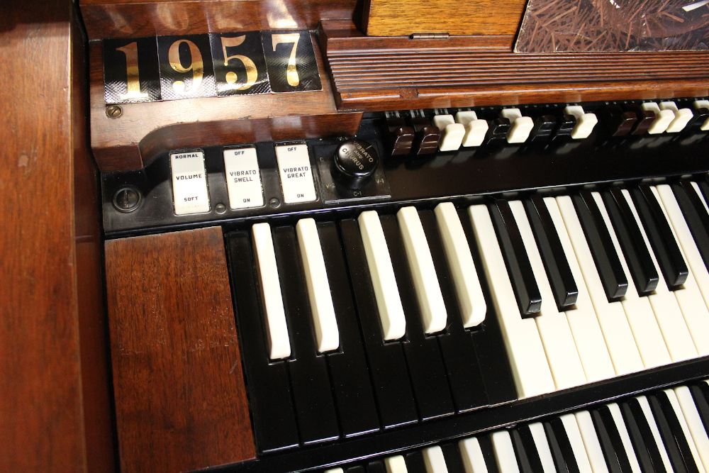 307 is a 1957 Hammond B3 for sale.