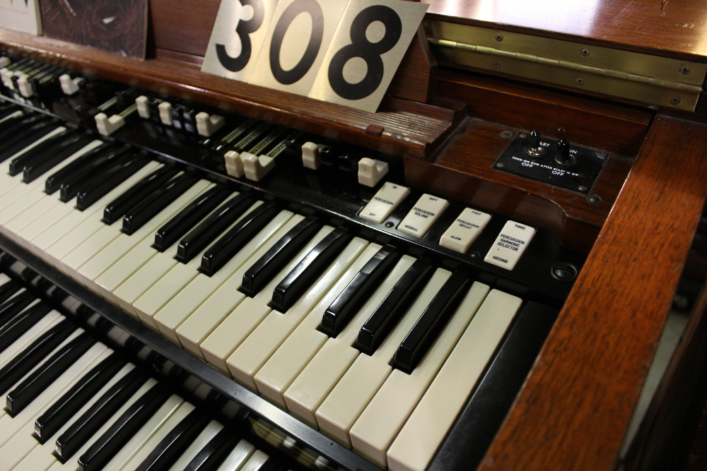 307 is a 1957 Hammond B3 for sale.