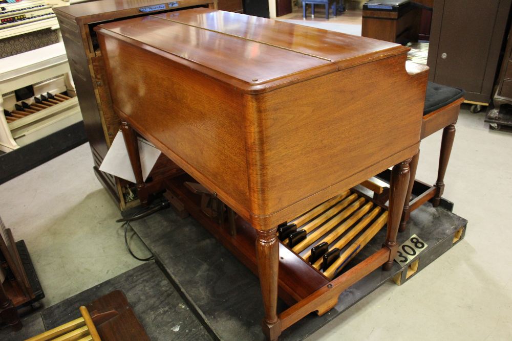 307 is a 1957 Hammond B3 for sale.