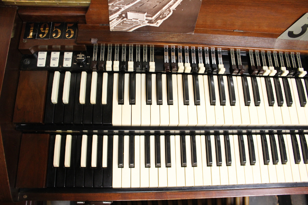 316 is a 1955 Hammond C3 in a walnut finish. Serial #56859