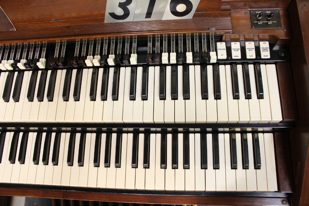 316 is a 1955 Hammond C-3 in a walnut finish. Serial #56859
