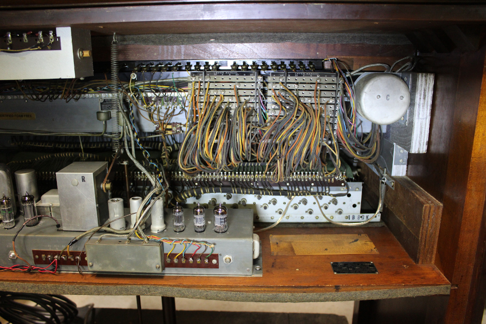 316 is a 1955 Hammond C-3 in a walnut finish. Serial #56859