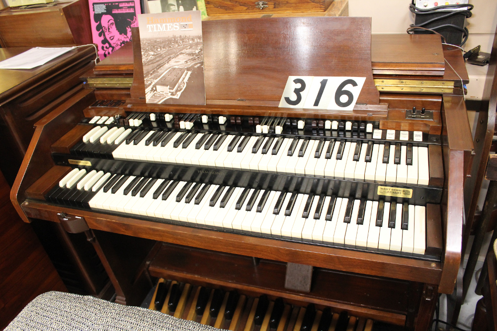 316 is a 1955 Hammond C-3 in a walnut finish. Serial #56859