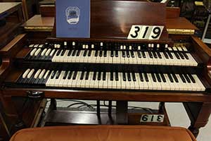 319 - Hammond B3 Organ