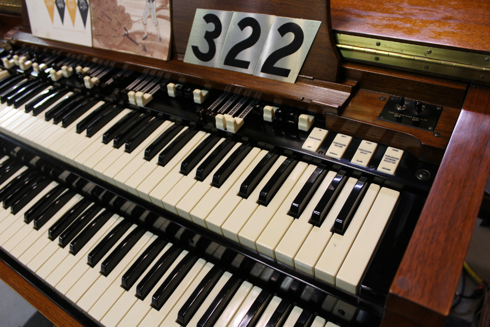 322 is a 1961/62 Hammond B-3 in a walnut finish that had only one previous owner and is in mint condition. Serial #86230