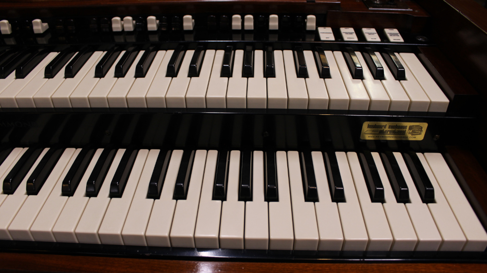 340 is a 1957 Hammond B3 for sale in a Walnut finish.
