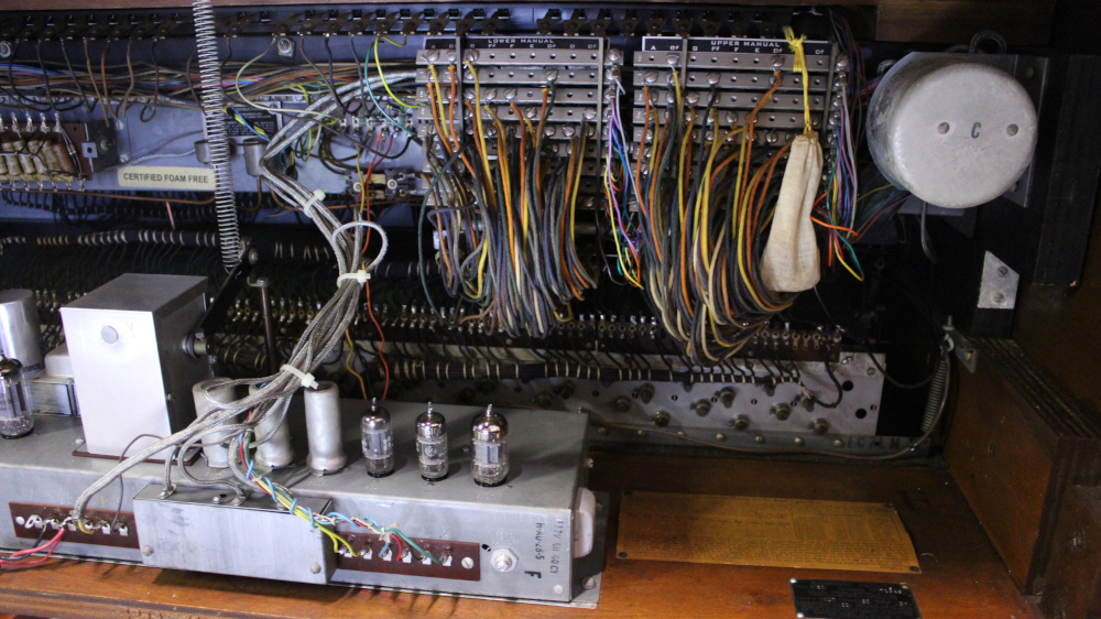 340 is a 1957 Hammond  B3 in a Walnut finish.