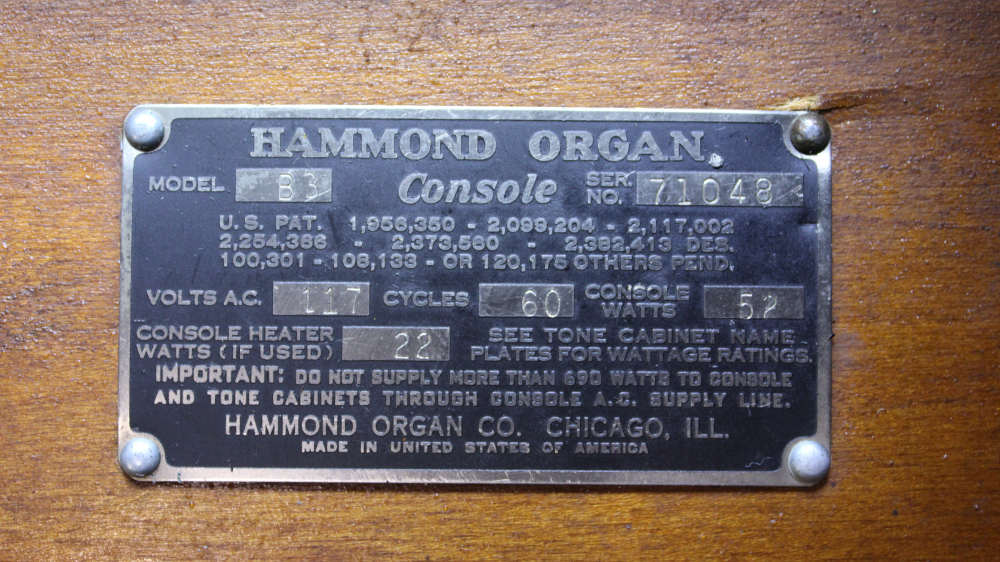 340 is a 1957 Hammond  B3 in a Walnut finish.