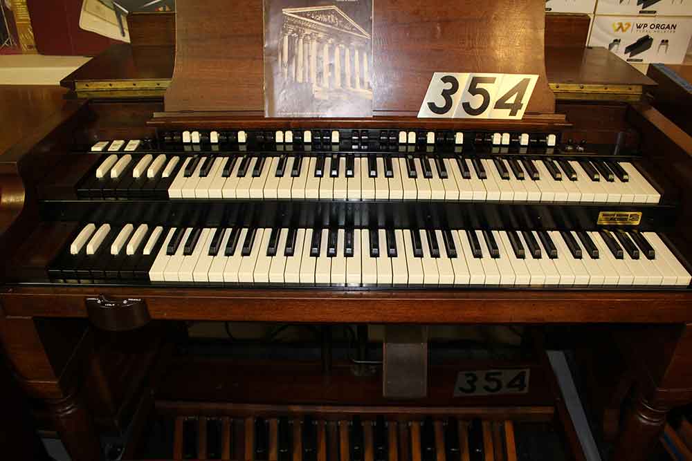 Hammond B2 with Leslie 142 for sale.