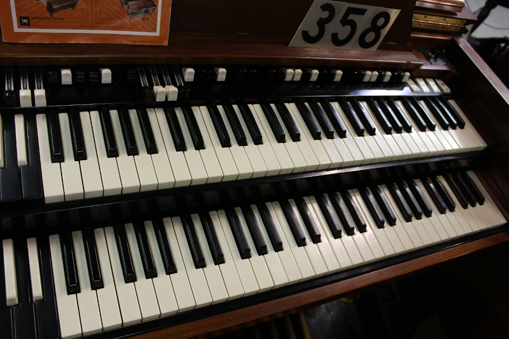 358 is a 1959 Hammond C3 in a walnut finish - serial #7709