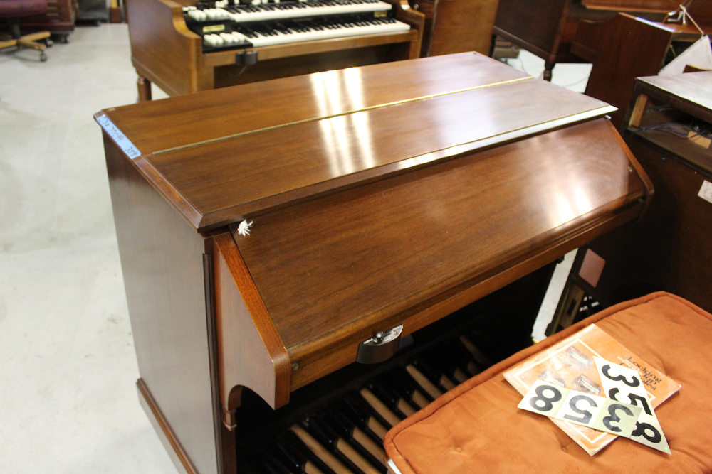 358 is a 1959 Hammond C3 in a walnut finish - serial #7709