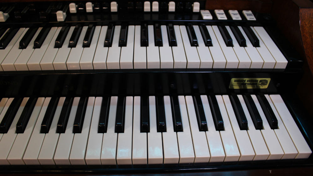 362 is a Hammond A100 in a Walnut finish.  Serial #19887