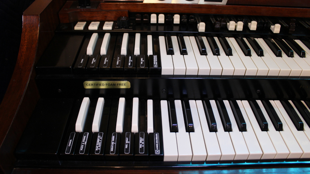 362 is a Hammond A100 in a Walnut finish.  Serial #19887