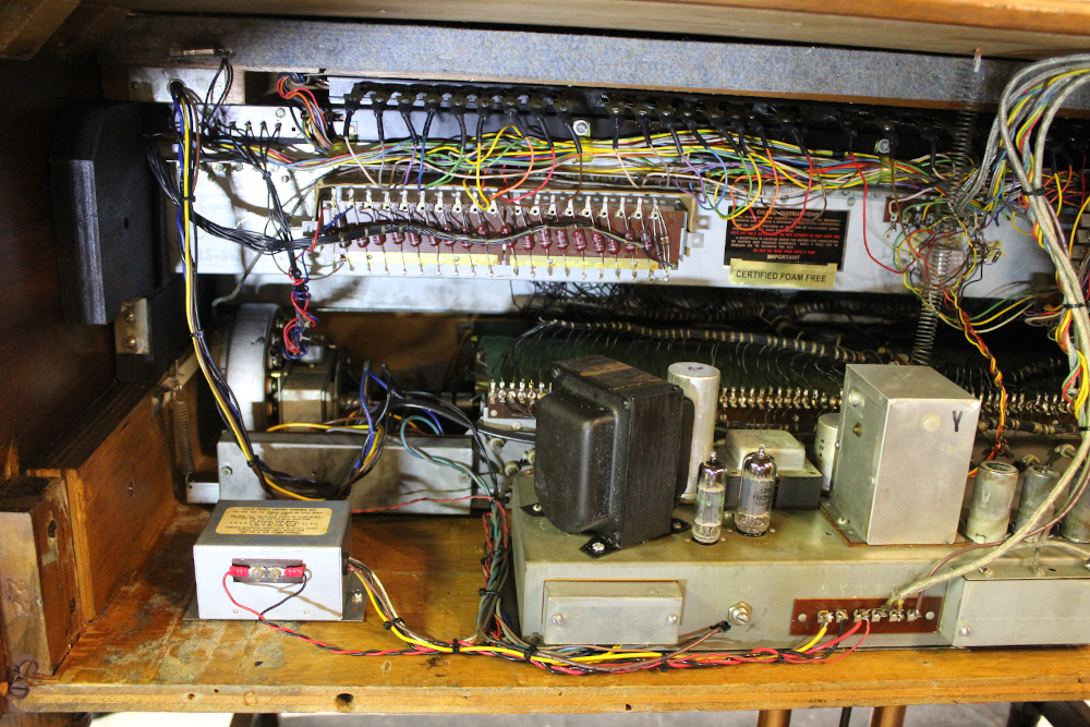 369 is a 1968 Hammond B3 with some scratches on the surface. Serial #101126