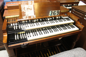 369 is a 1968 Hammond B3 with some scratches on the surface.