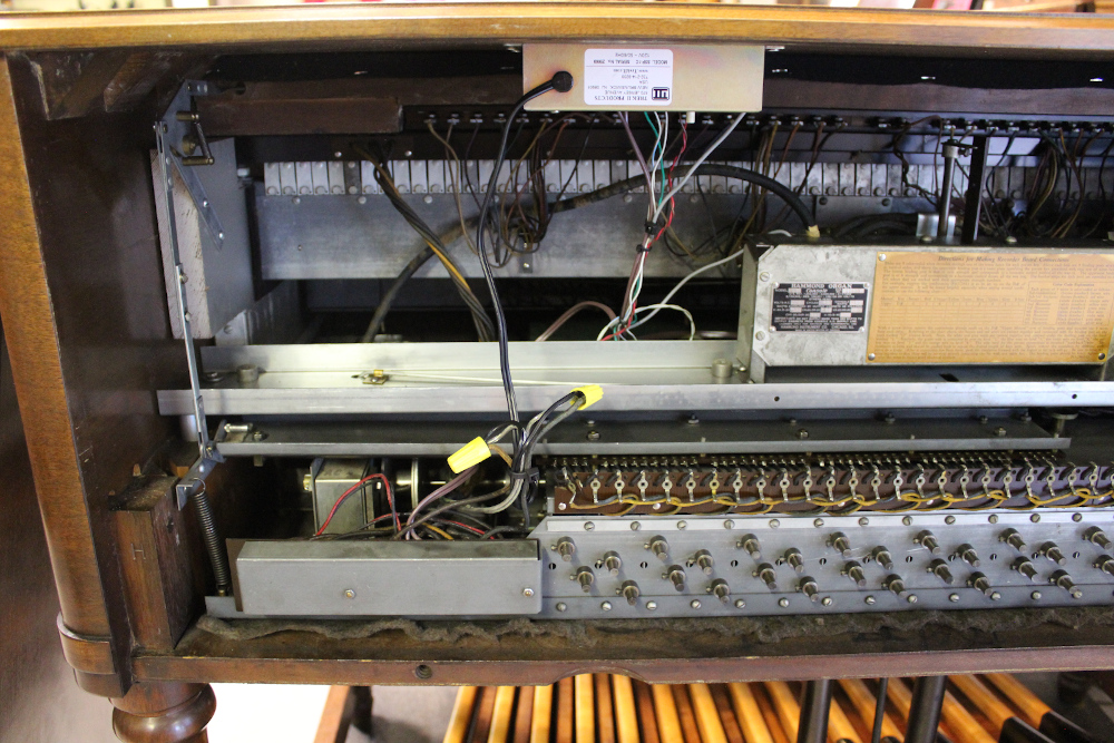 418 is a 1936 Hammond BC from the family of the original owner! Excellent condition! With a new solid-state pre-amp, 2 tone generators & new power amp in the Leslie 122!