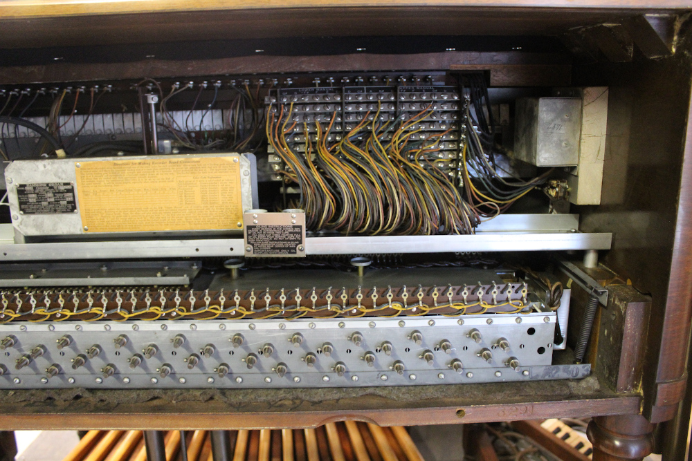 418 is a 1936 Hammond BC from the family of the original owner! Excellent condition! With a new solid-state pre-amp, 2 tone generators & new power amp in the Leslie 122!