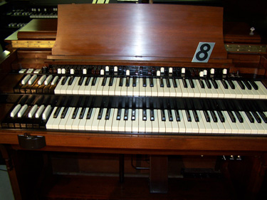 This is a Hammond C2 organ with Leslie 142!