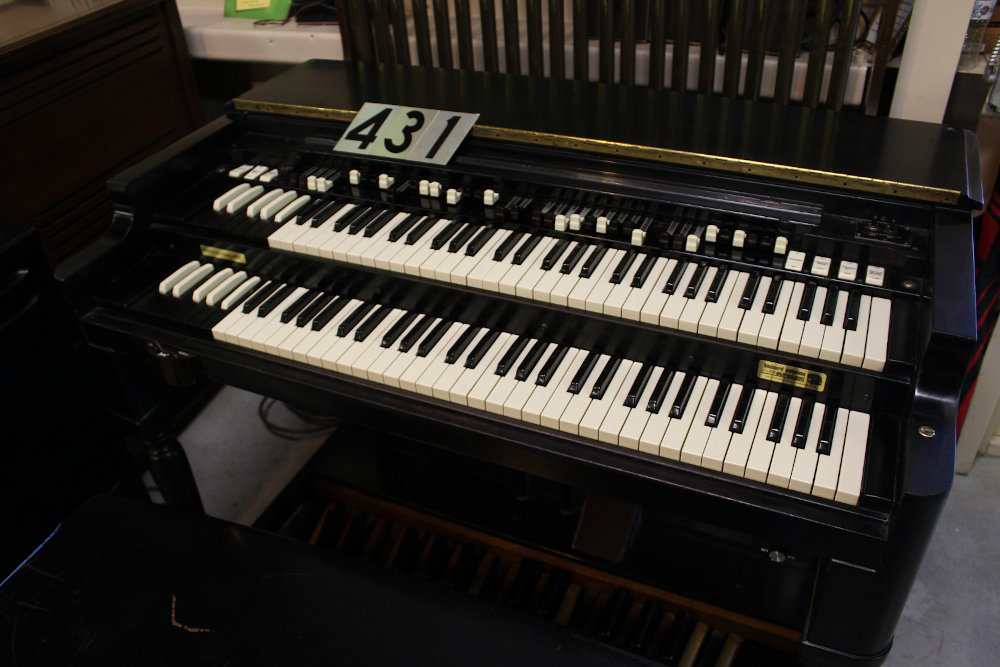 #431 is a 1965 ebony Hammond B-3, with red caps - Serial #94500