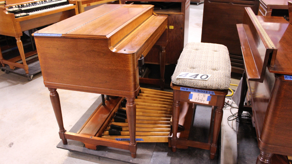 440 is a 1965 Hammond B-3 with some minor sun fading. Serial #94745
