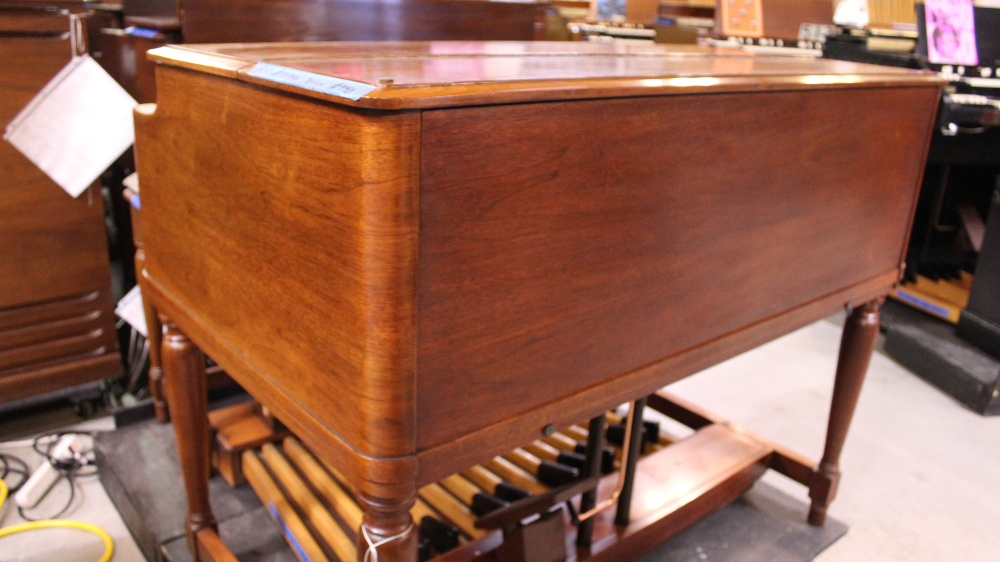 440 is a 1965 Hammond B-3 with some minor sun fading. Serial #94745