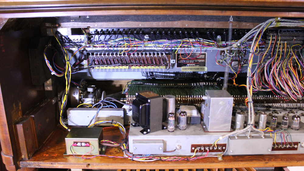 440 is a 1965 Hammond B-3 with some minor sun fading. Serial #94745