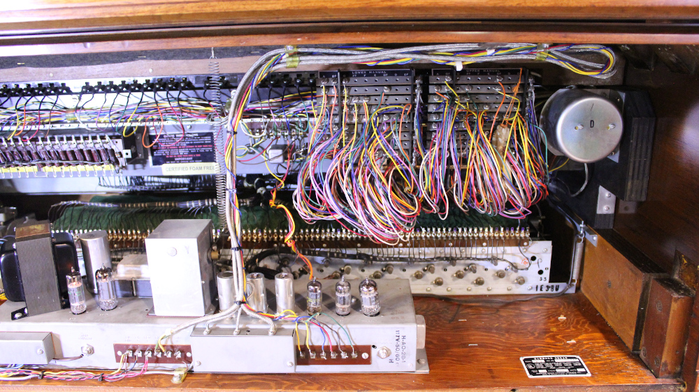 440 is a 1965 Hammond B-3 with some minor sun fading. Serial #94745