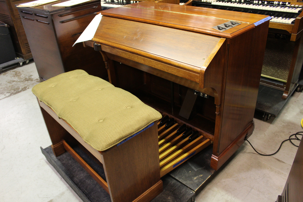 444 is a 1959 Hammond C3 paired with a 122-R Leslie for sale. 