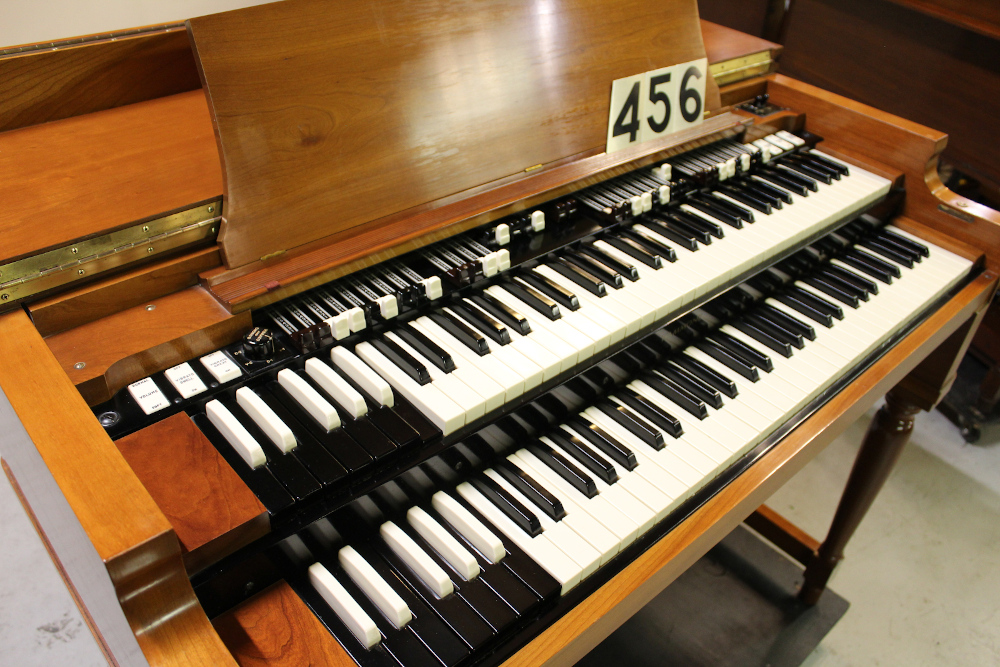#456 is a 1959 Hammond B3 in a rare fruitwood finish, mint condition! Serial #80652
