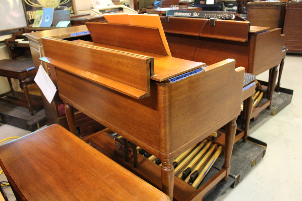 #461 is a 1960 Hammond B3 in the rare and beautiful fruitwood finish, has a TREK II reverb unit installed, and is paired with a Leslie 122. Serial #81363