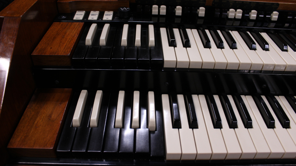 #469 is a Hammond D152 in a Mahogany finish. Serial #1580