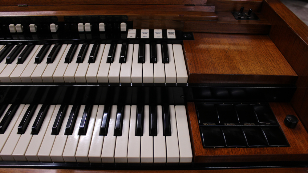 #469 is a Hammond D152 in a Mahogany finish. Serial #1580