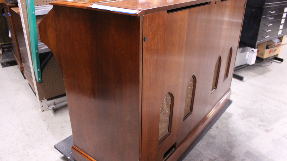 #469 is a Hammond D152 in a Mahogany finish. Serial #1580