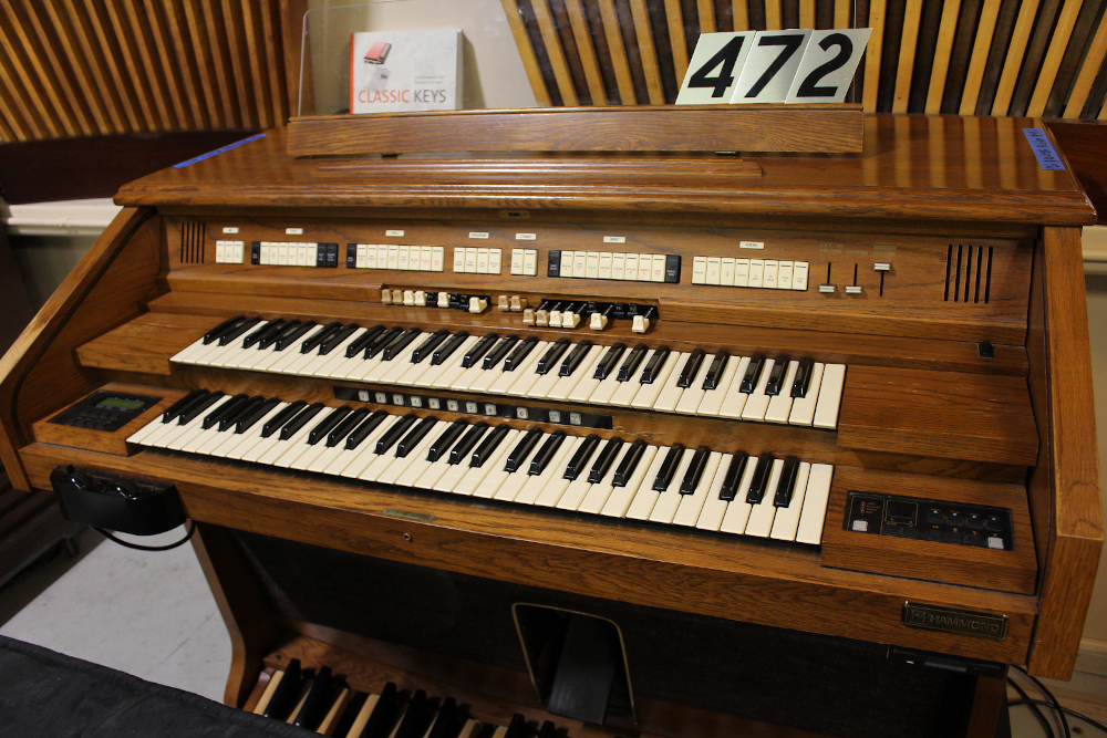 #471 is a 1962 Hammond B-3 in a walnut finish. Serial #87586