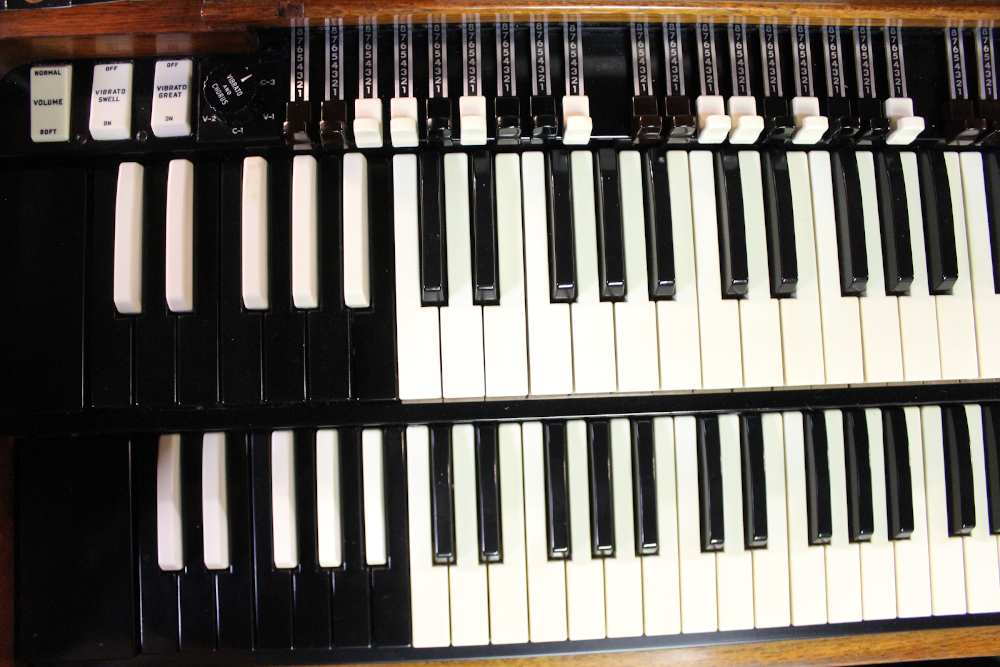 473 is a 1963 Hammond C3 in a walnut finish.