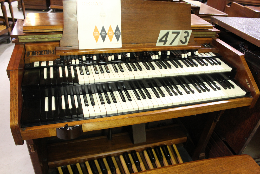 473 is a 1963 Hammond C-3 in a walnut finish. Serial #88954