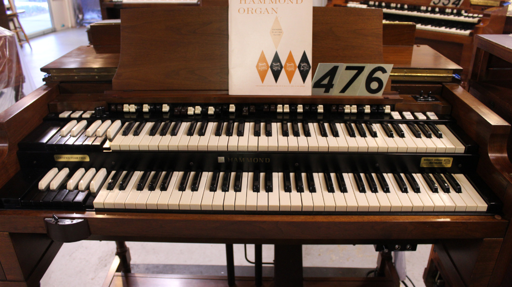 476 is a Hammond B3 in a Walnut finish.  Serial #66809