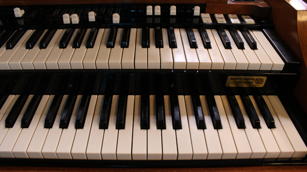 478 is a 1963 Hammond A-100 in a walnut finish. serial #35396