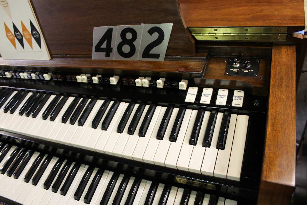 482 is a 1973 Hammond B-3 in excellent condition that has been certified foam free! Serial #E-227386