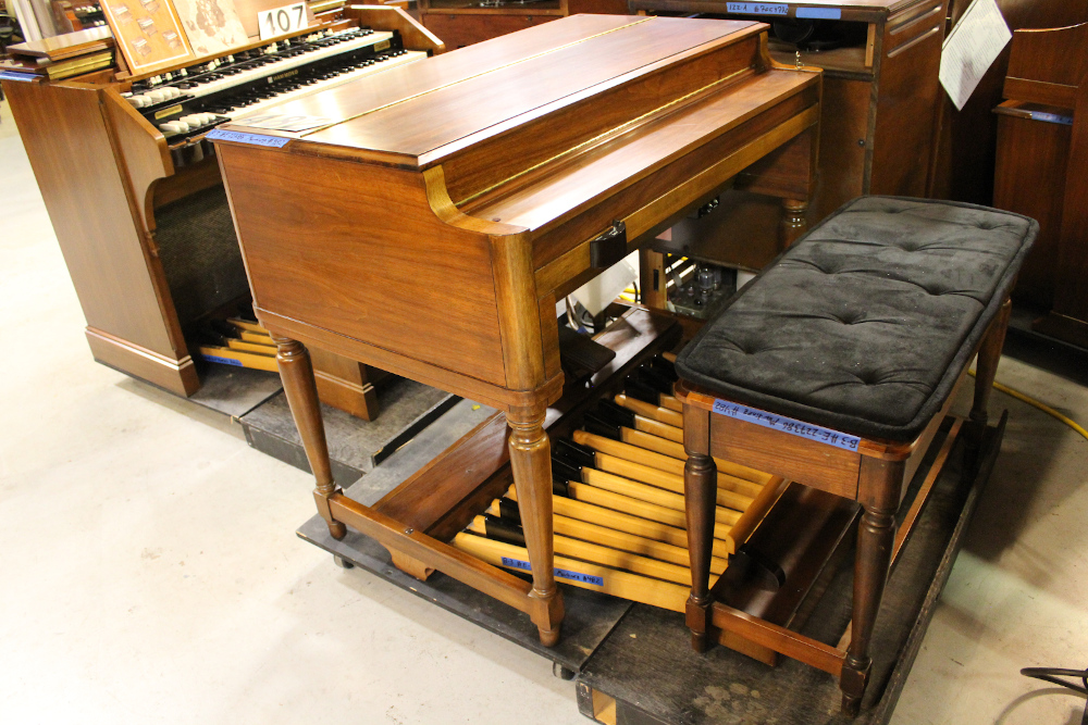 482 is a 1973 Hammond B-3 in excellent condition that has been certified foam free! Serial #E-227386