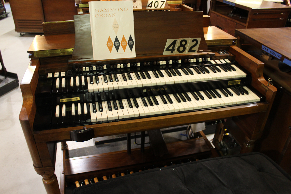 #482 is a 1973 Hammond B-3 in excellent condition that has been certified foam free! Serial #E-227386