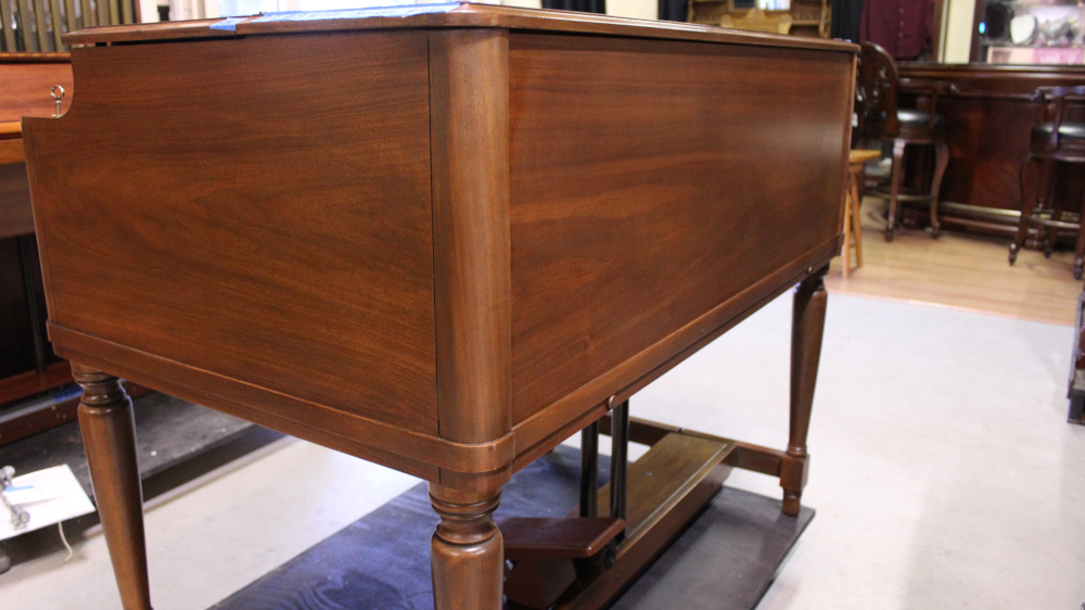 483 is a 1970 Hammond B3 in a Walnut finish.  Serial #B-90771