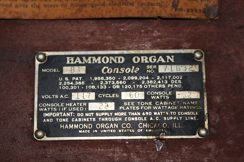 487 is a 1958 Hammond B-3 in a dark walnut finish. Serial #71632