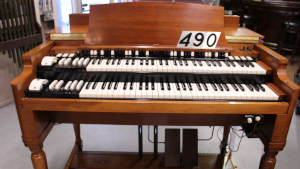 490 is a 1958 Hammond B3 in a Fruitwood finish. Serial #75828