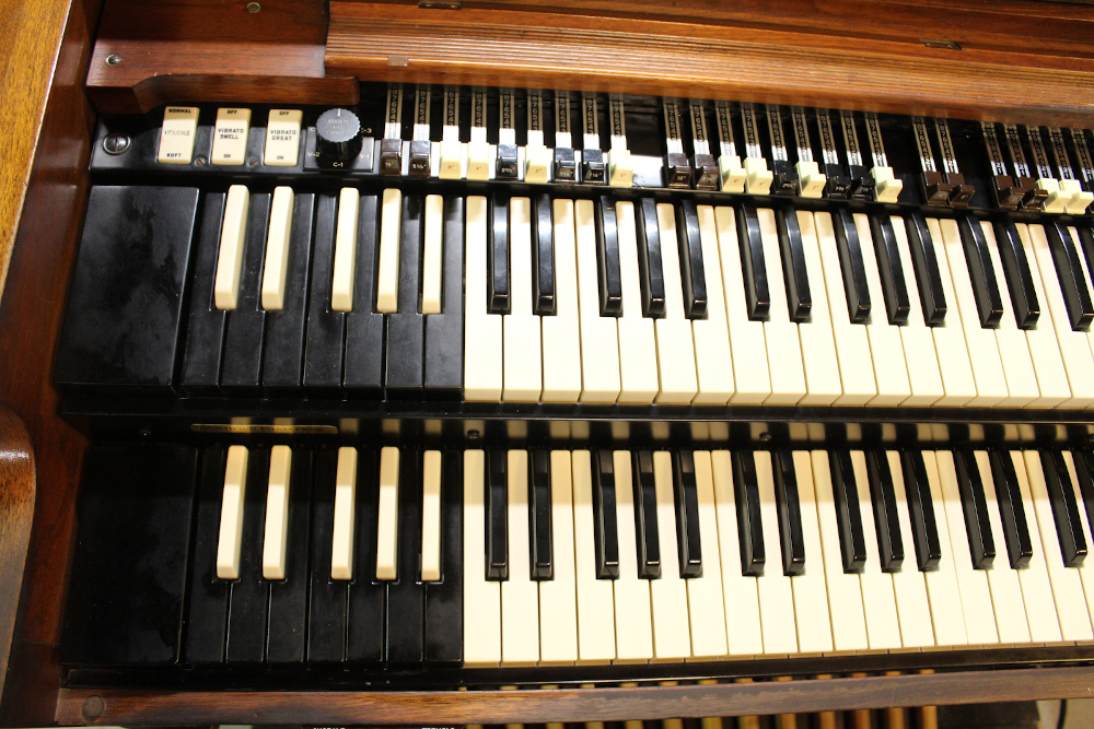 496 is a 1971 Hammond B-3 in a walnut finish.. 